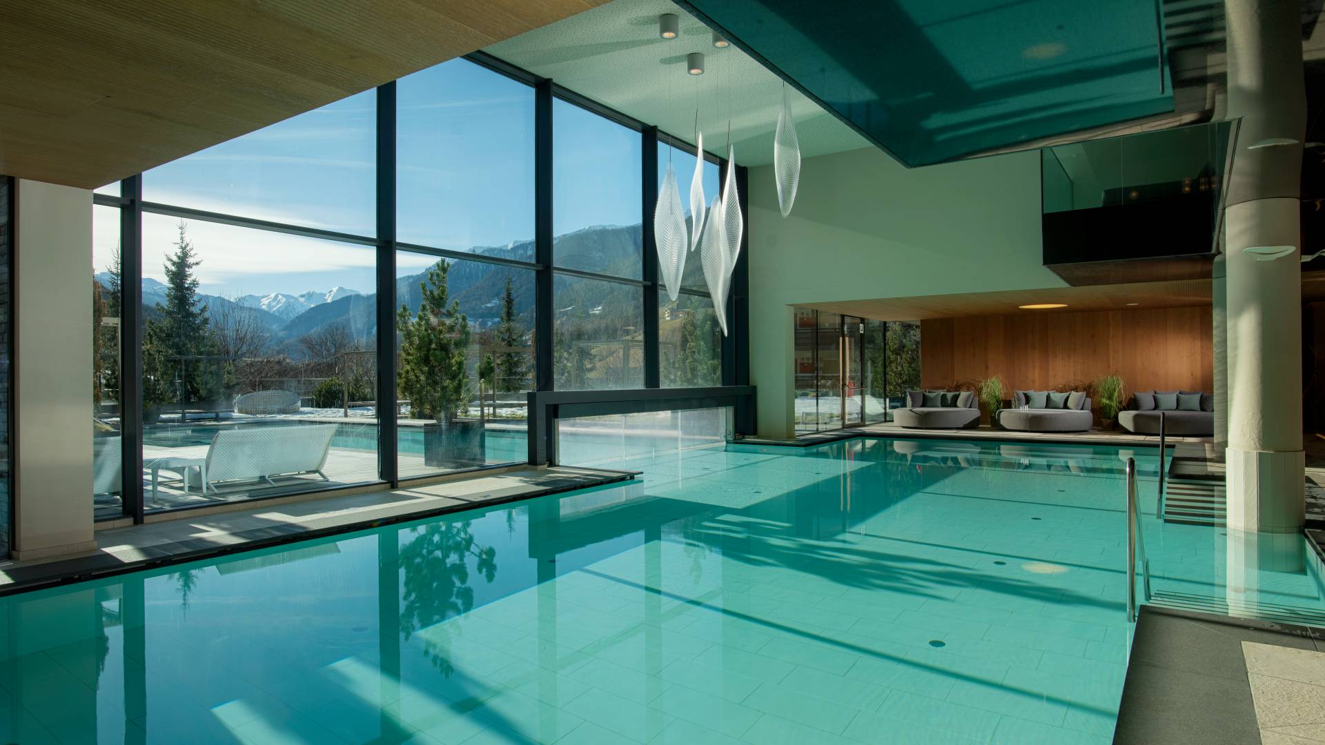 Indoorpool im AMONTI Wellnessbereich
