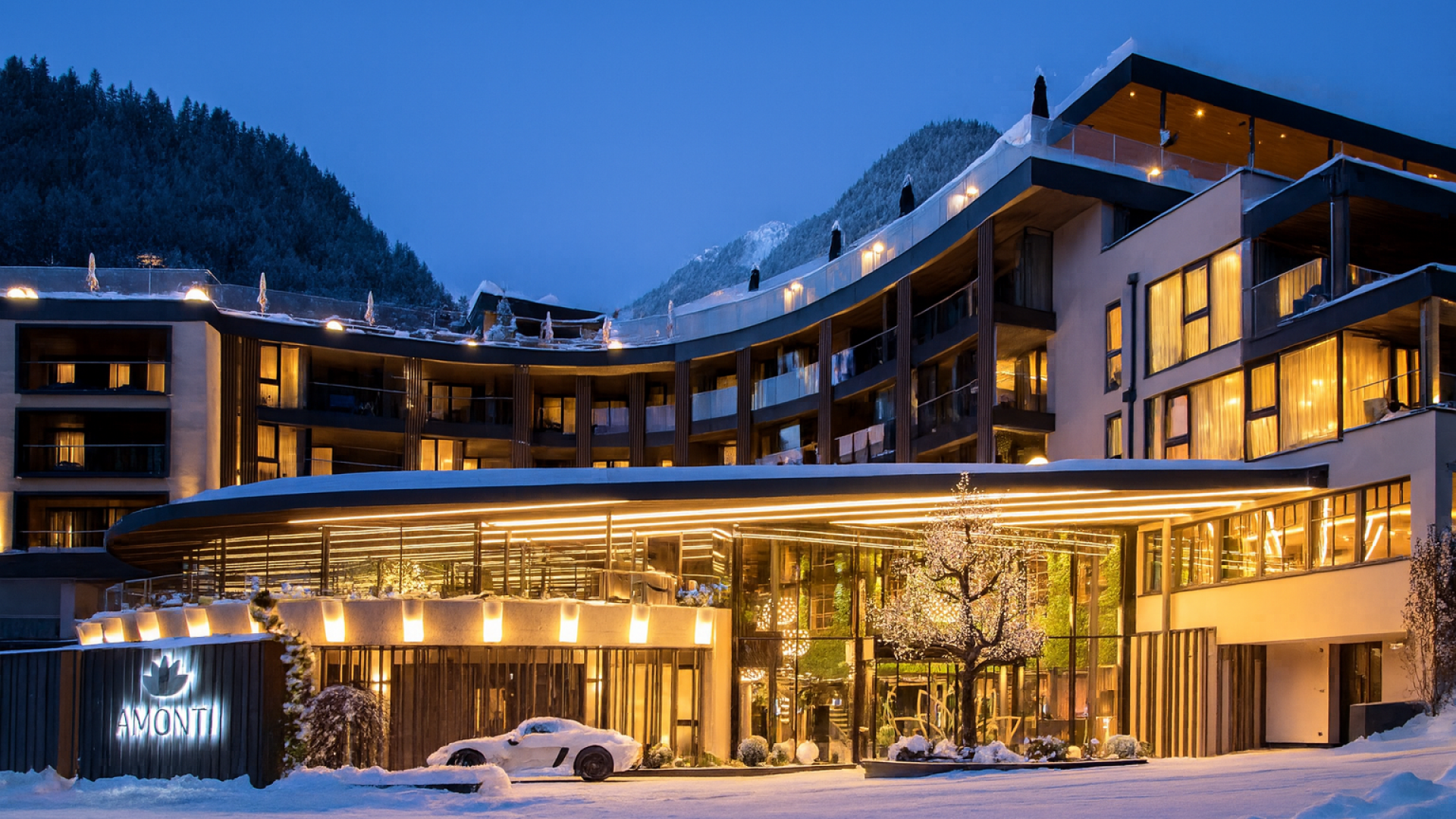 AMONTI Eingangsbereich von Aussen 