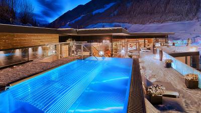 Außenpool im Wellnessresort Amonti & Lunaris