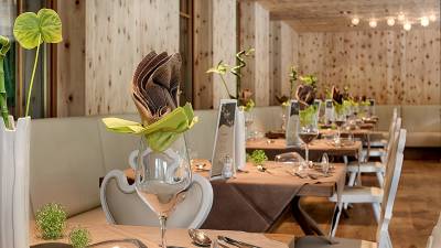 Gedeckte Tische im Restaurant des Wellnessresort Amonti & Lunaris