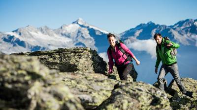 Pärchen beim Wandern in Südtirol