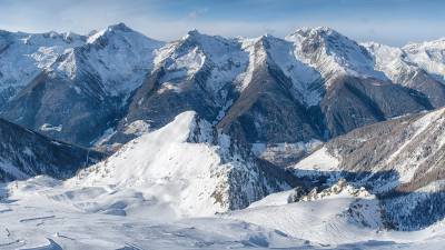 Schneebdeckte Berlandschaft in Südtirol im Ahrntal