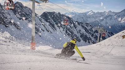 Skifahrer in der Skiarena Klausberg