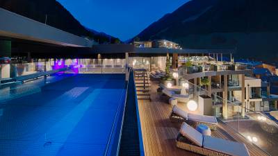 Sky Pool des Amonti & Lunaris