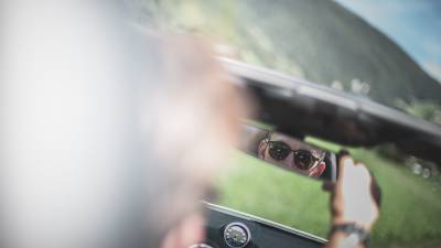 Rückspiegel  im Porsche