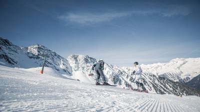 Skiworld Ahrntal, Skigebiet Südtirol, Winterlandschaft, präparierte Skipiste, Alpenpanorama, Winterurlaub, Skifahren, Sonnenschein, Berglandschaft, Wintersport, Pulverschnee, Outdoor-Aktivität