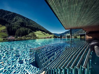 Infinity Pool des Spa & Wellness Bereichs des A&L im Ahrntal