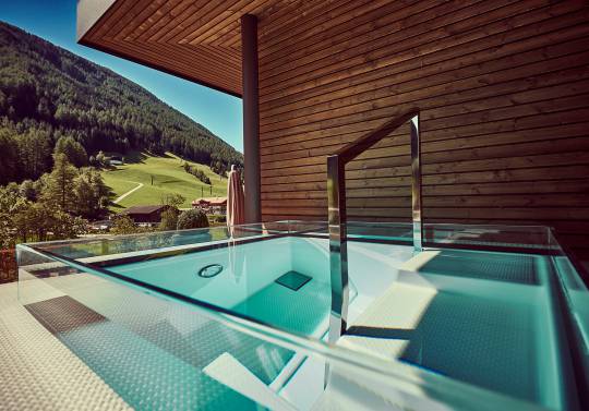 Ice Cube diving pool