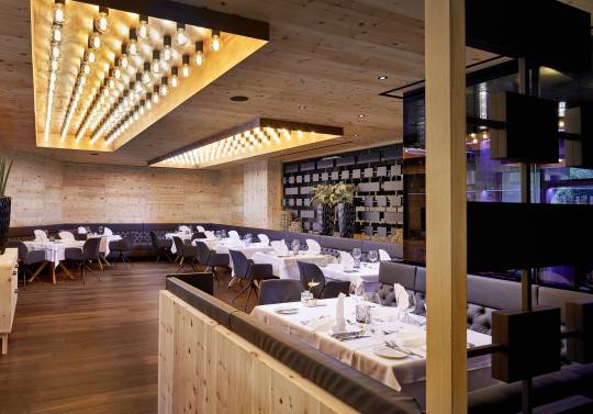 Restaurants: Amonti & Lunaris