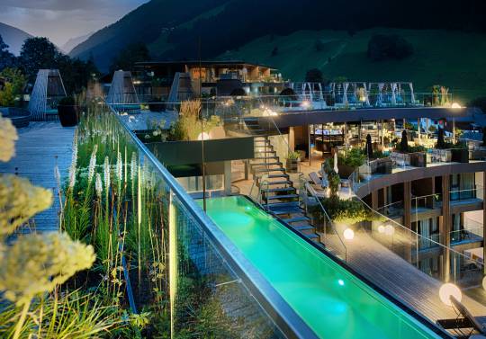 16m Sunset Sky Pool: with whirl beds