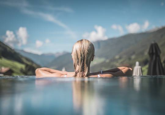 Sky Pool: with whirl beds and relaxation oases