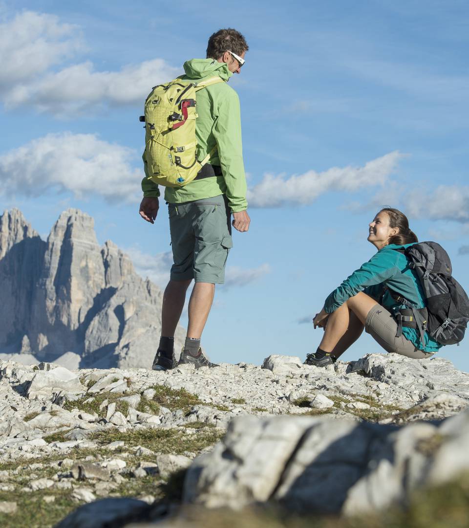 Wanderer vor Drei Zinnen